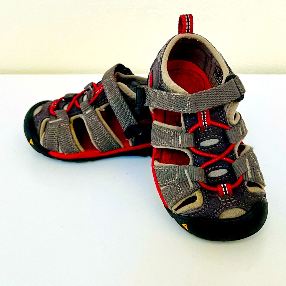 Keen toddler size 6 sandals